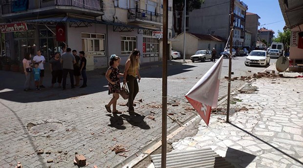 Ege'de 4 saatte 56 deprem