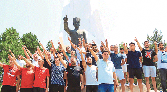 Karşıyaka sezon öncesi kampında şehitlerini unutmadı