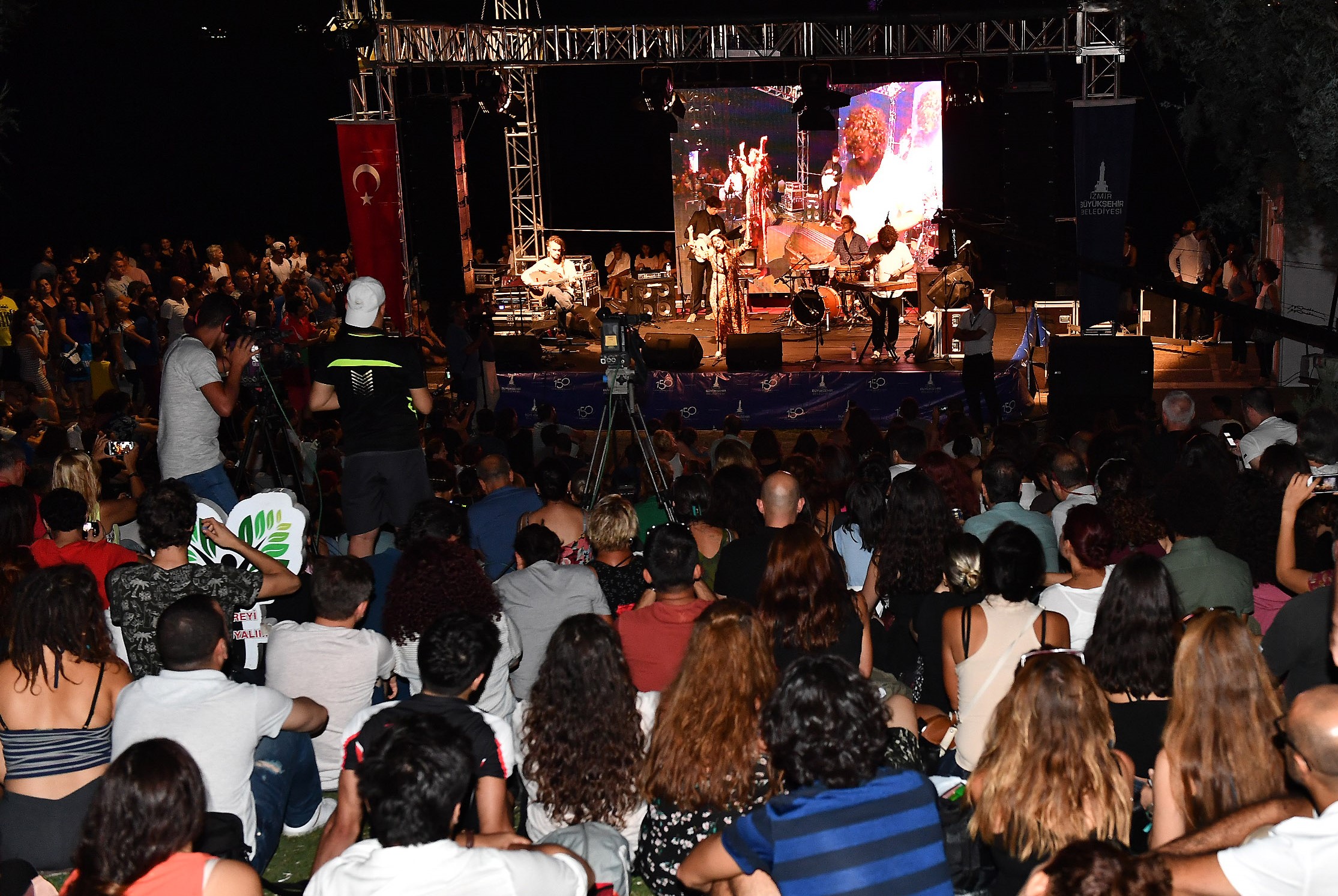 'Günbatımı Konserleri' yarın başlıyor...İzmirliler denize karşı müzik ziyafeti yaşayacak