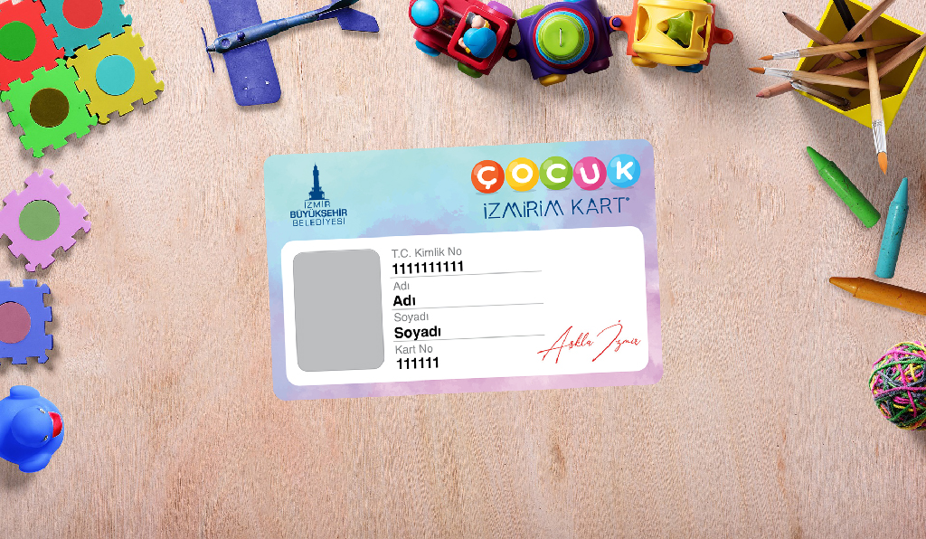 Çocuk İzmirim Kartı resmen başladı... İlk kartları Başkan Soyer takdim etti