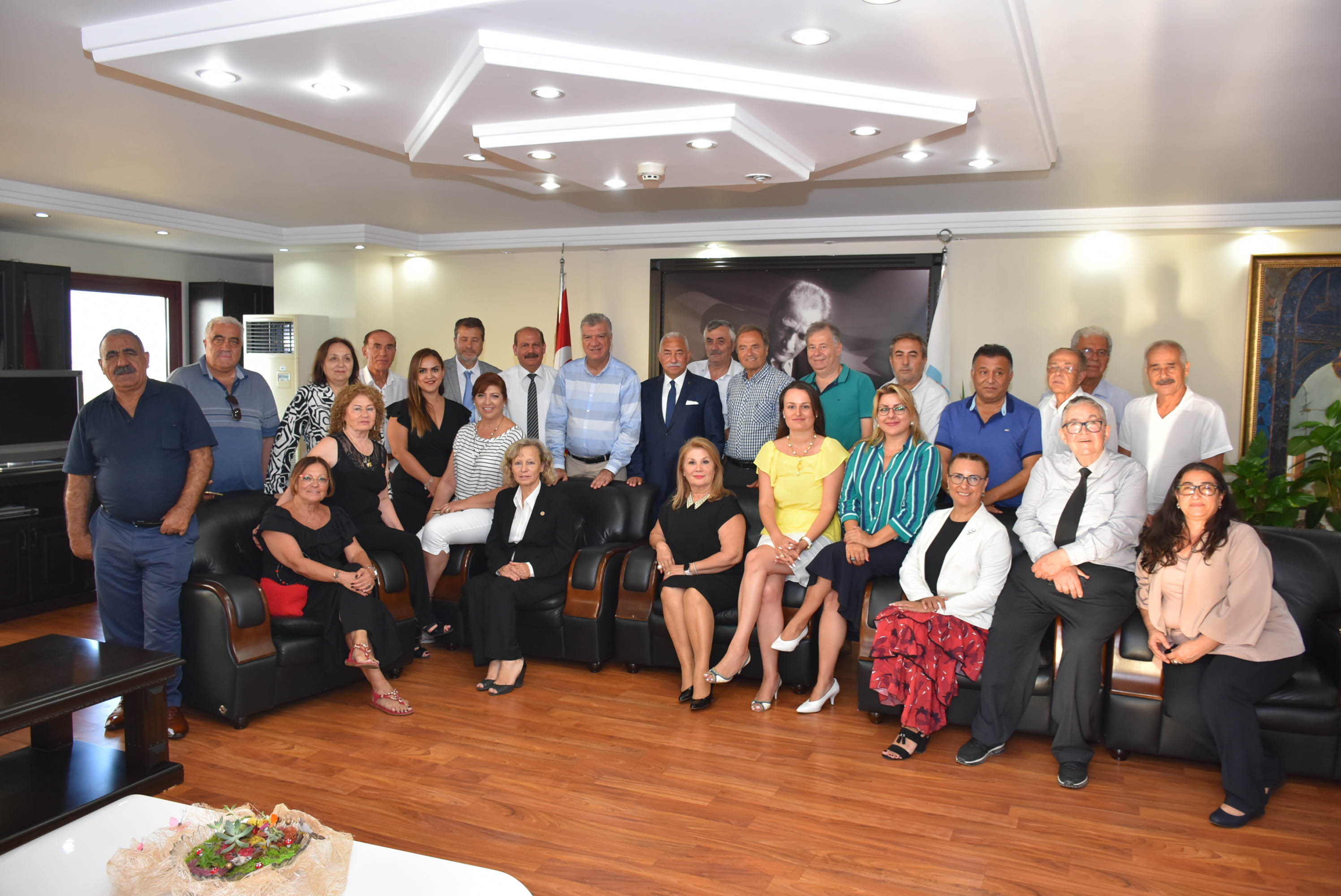 Eski yöneticilerden Başkan Engin’e ziyaret