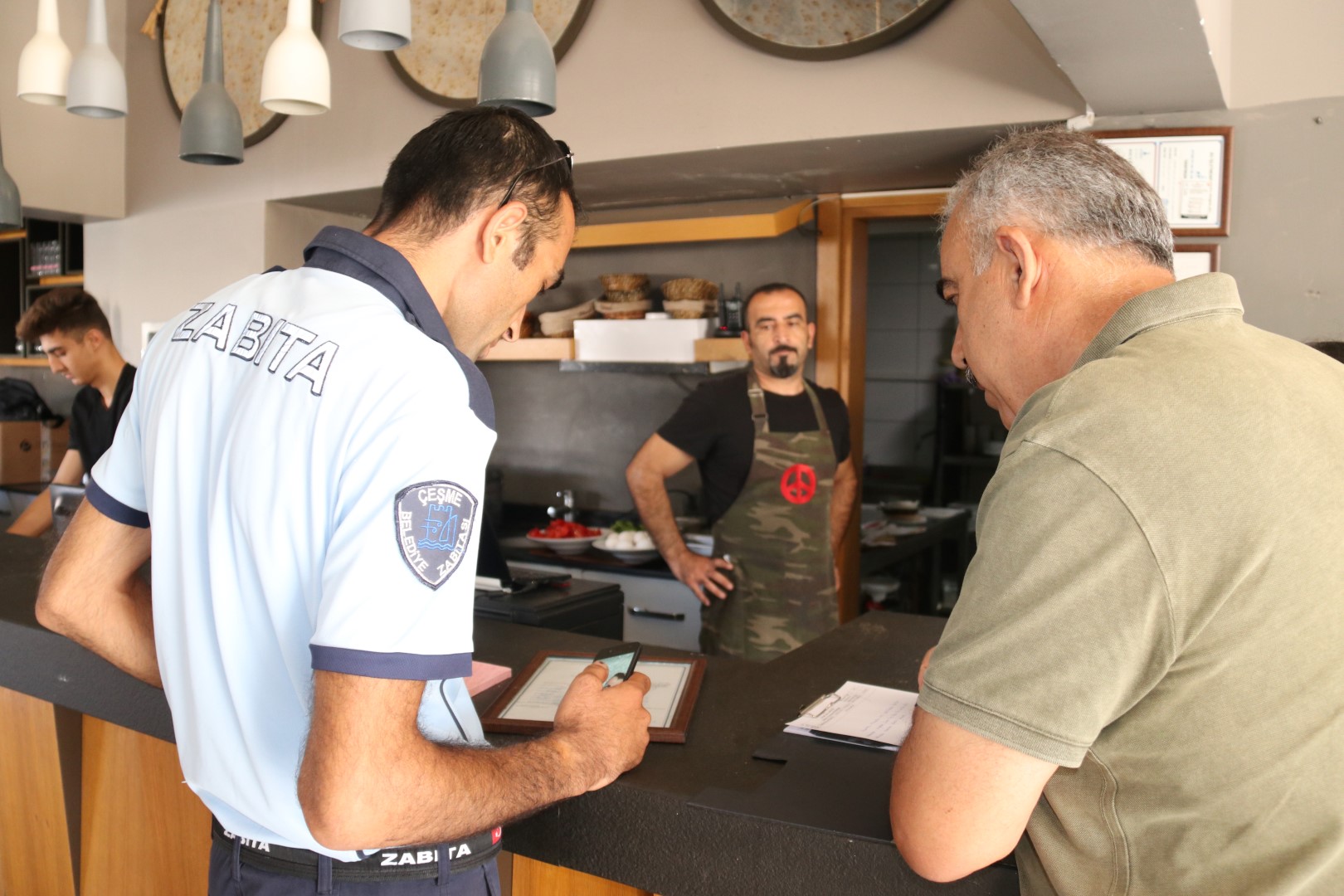 Çeşme'de bayram öncesi sıkı denetim