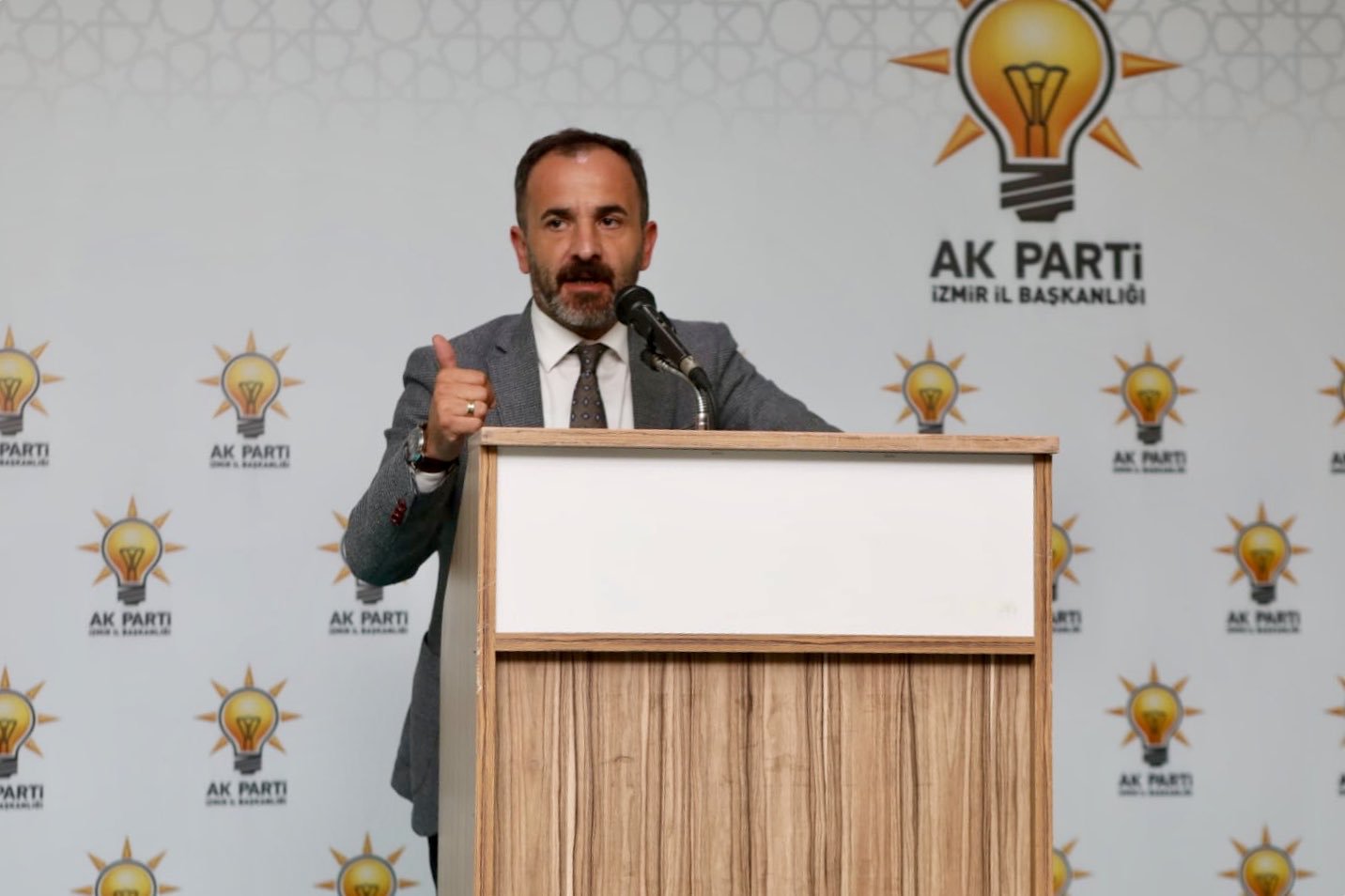 Ak Partili Hızal'dan Soyer'e yağış tepkisi ''Eğlenmekle meşgul''