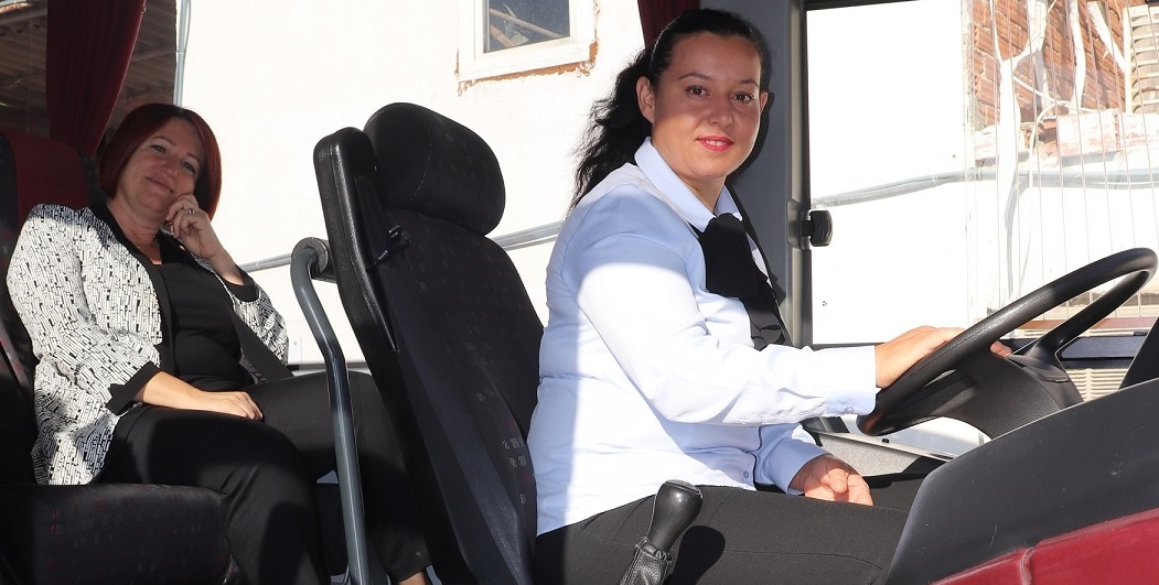 Karaburun 'da toplu taşımaya kadın eli