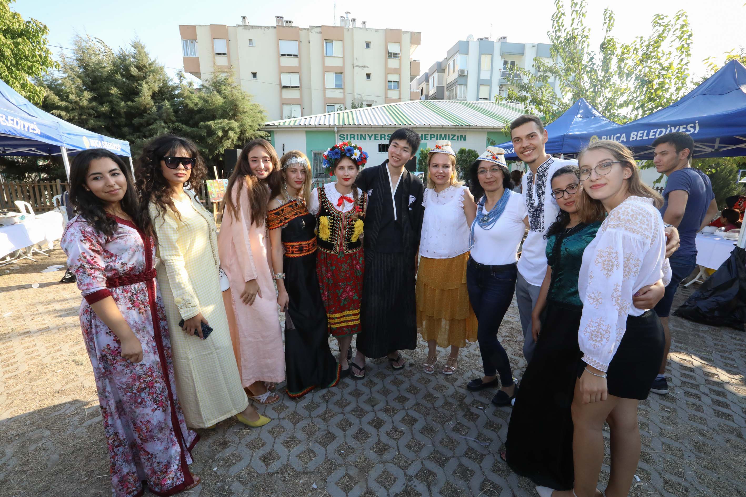 Buca’dan güçlü kadınlar geçti. 17 ülkeden katılım