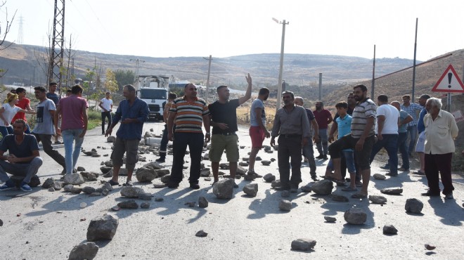 Harmandalı'nda atık toplayıcıları isyanda... 100 kişilik grup kayalarla yolu kapattı