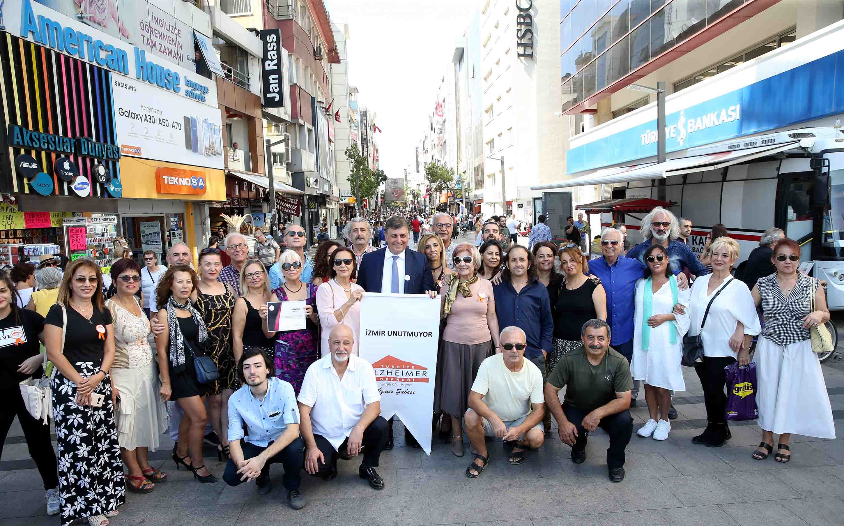 Karşıyaka'da ‘Alzheimer’a karşı dans!