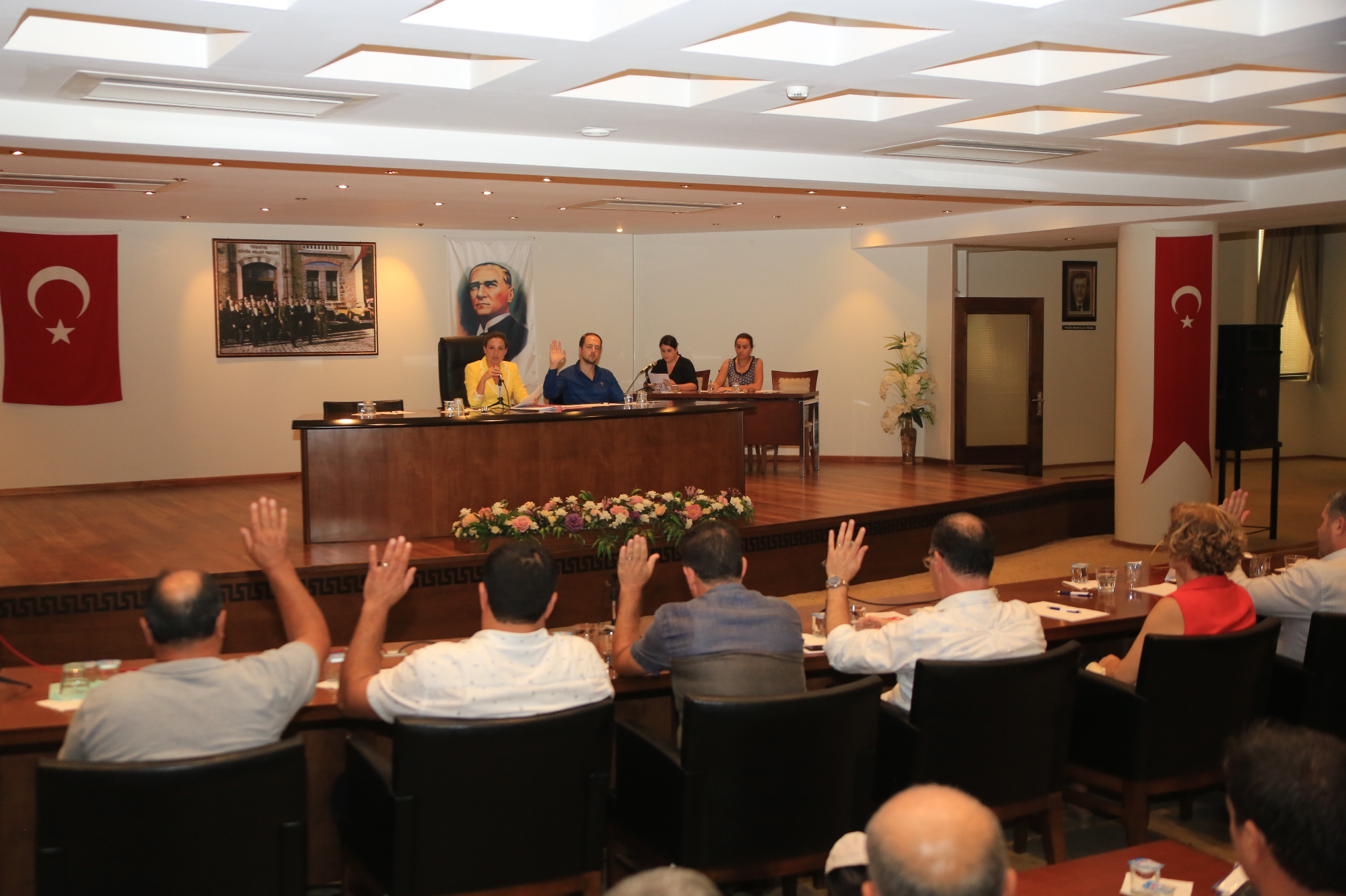 Selçuk Belediye Meclisi'nden anlamlı hareket... Huzur hakları Türk Eğitim Vakfı'na