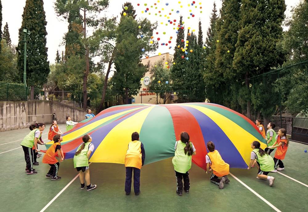 İzmir SEV, “İyilik ve Sağlık” Projesi ile yeni öğretim yılına hazır