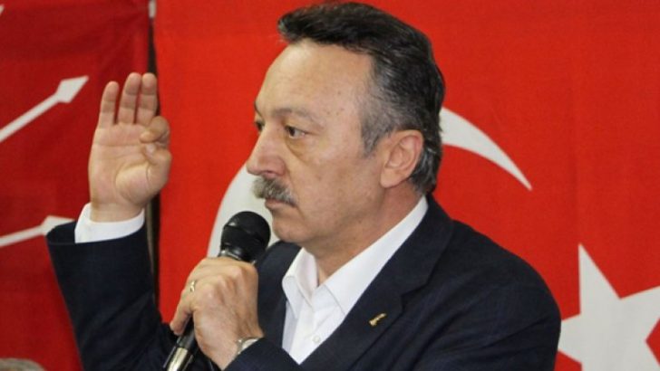 Cumhuriyet Halk Partisi İzmir Milletvekili Tacettin Bayır'ın hayatı kitaba dönüştü