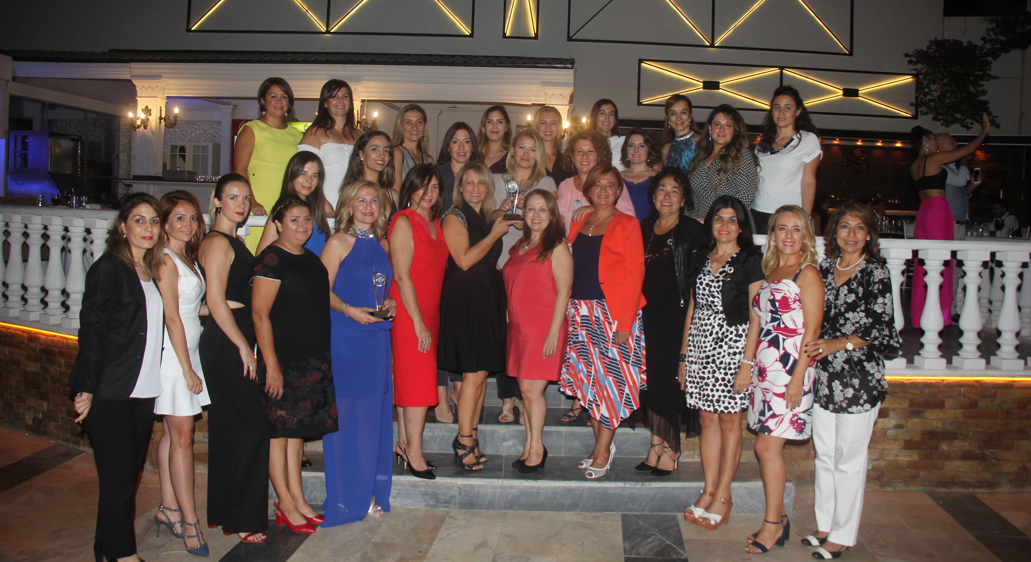 İZİKAD’a anlamlı ödül: Kadın istihdamına destek ödülü