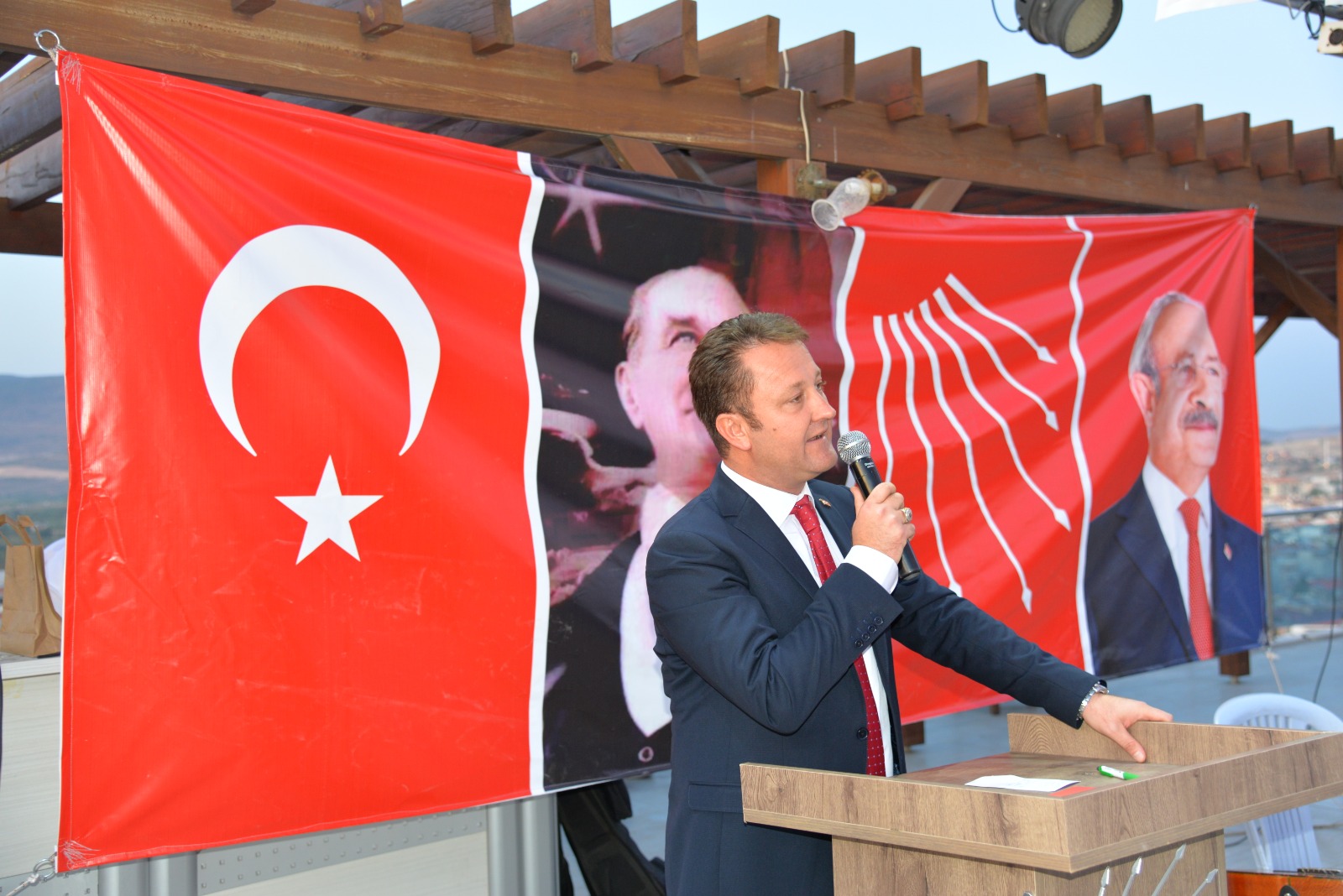 Menemen'de çifte kutlama! Başkan Aksoy'dan iktidara sert eleştiri