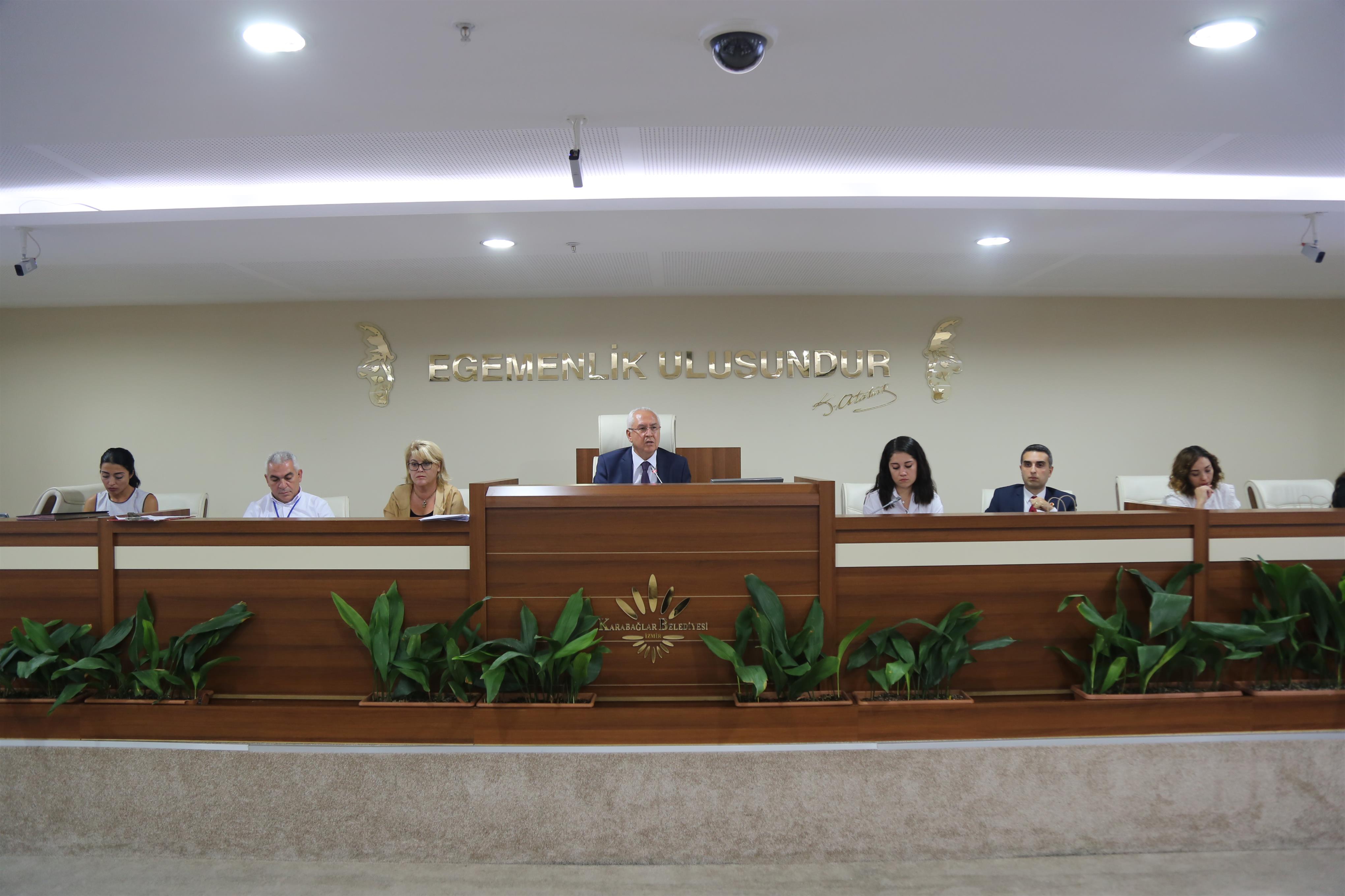 Karabağlar Belediye Meclisi'nde önemli açıklamalar...Başkan Selvitopu'ndan 'dönüşüm' uyarısı