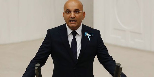 CHP'li Polat 'Karaburun nergisi'ni Meclis'e taşıdı