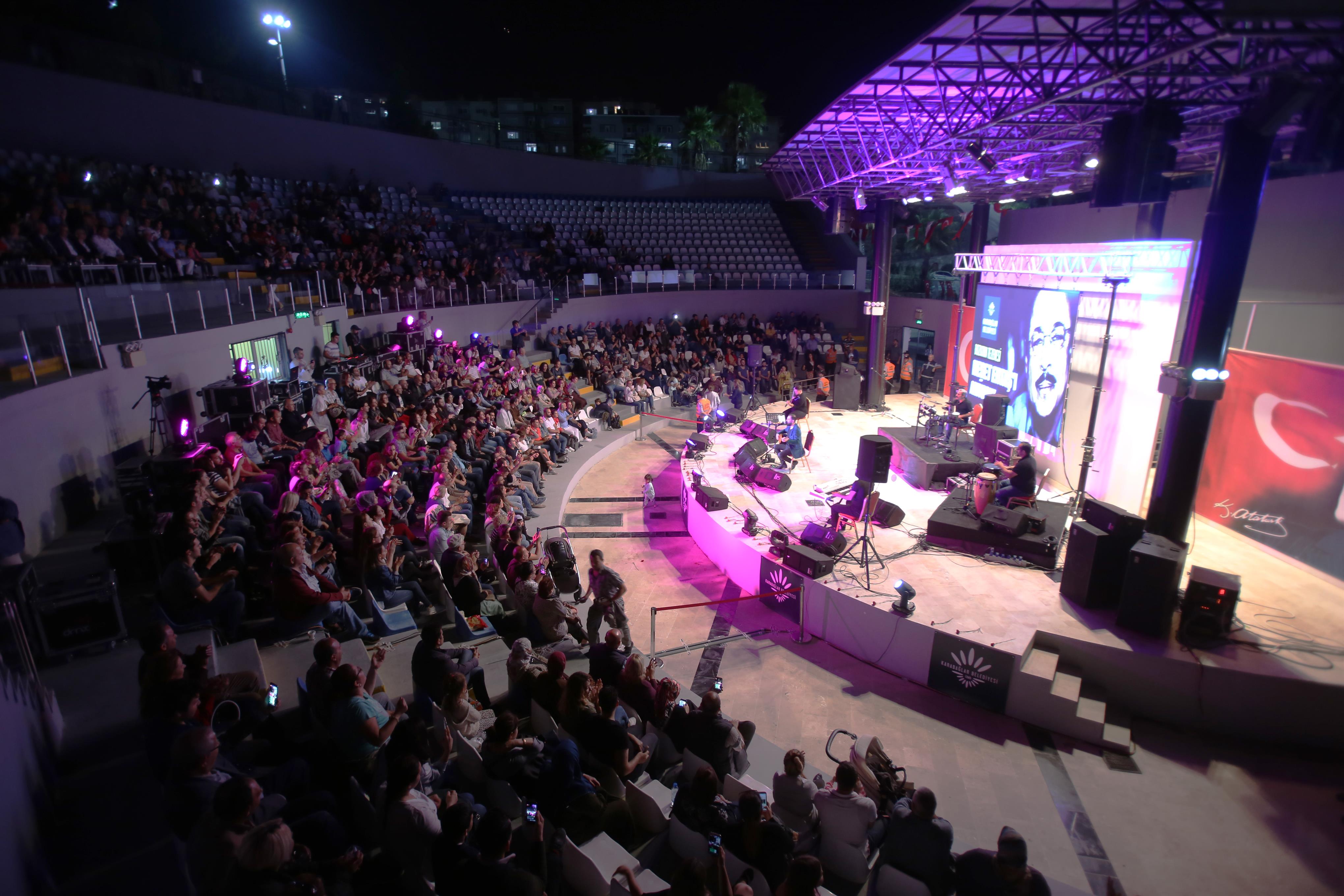 Karabağlar, Neşet Ertaş'ın ölümünün 7. yılını düzenlenen özel bir konserle andı.
