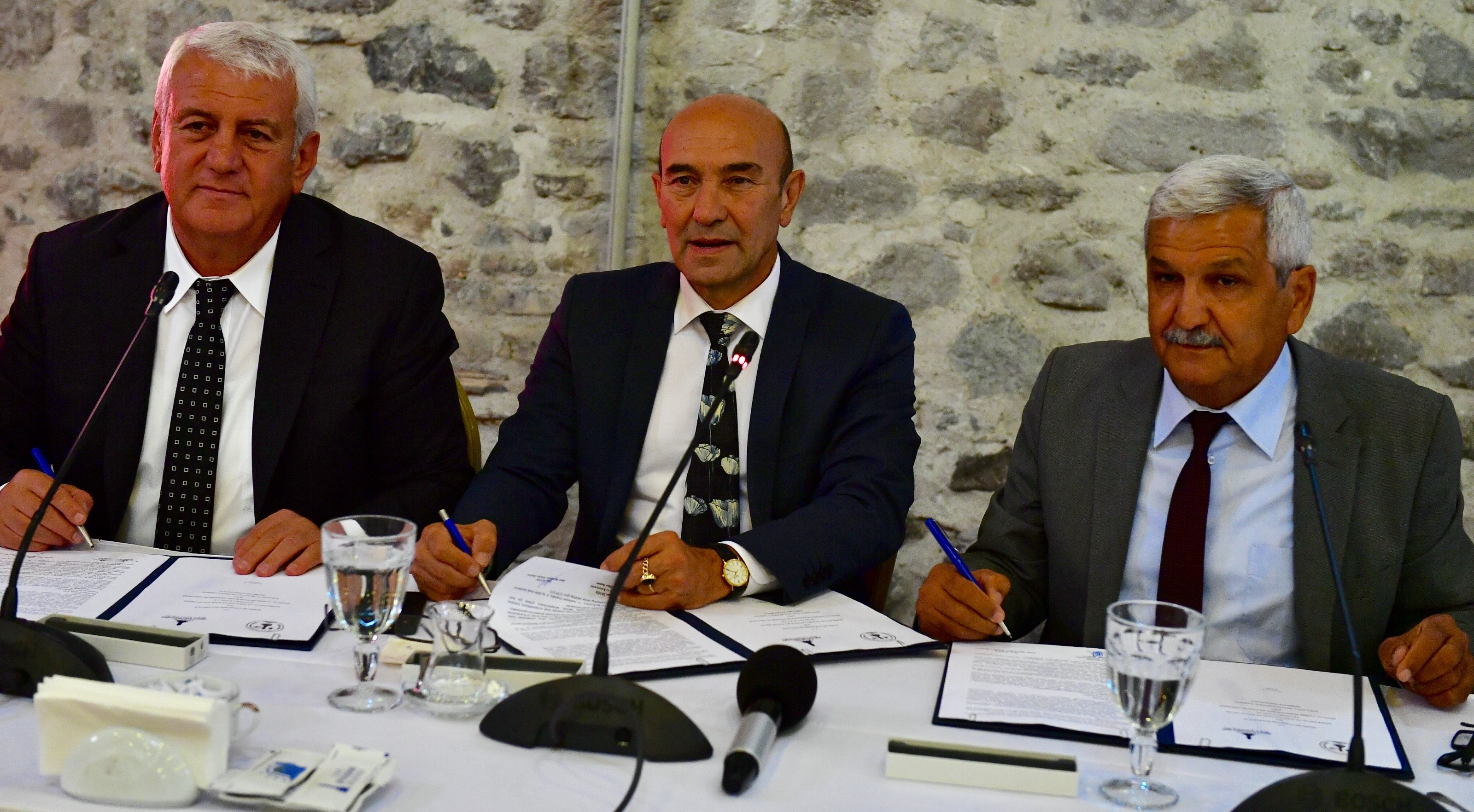 Büyükşehir'den ihtiyaç sahibi öğrencilere tam destek! 30 bin öğrenciye 'Eğitim Kart'