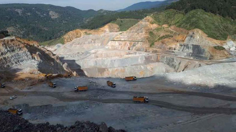 Mağduriyet her geçen gün artıyor, olan köylüye oluyor...