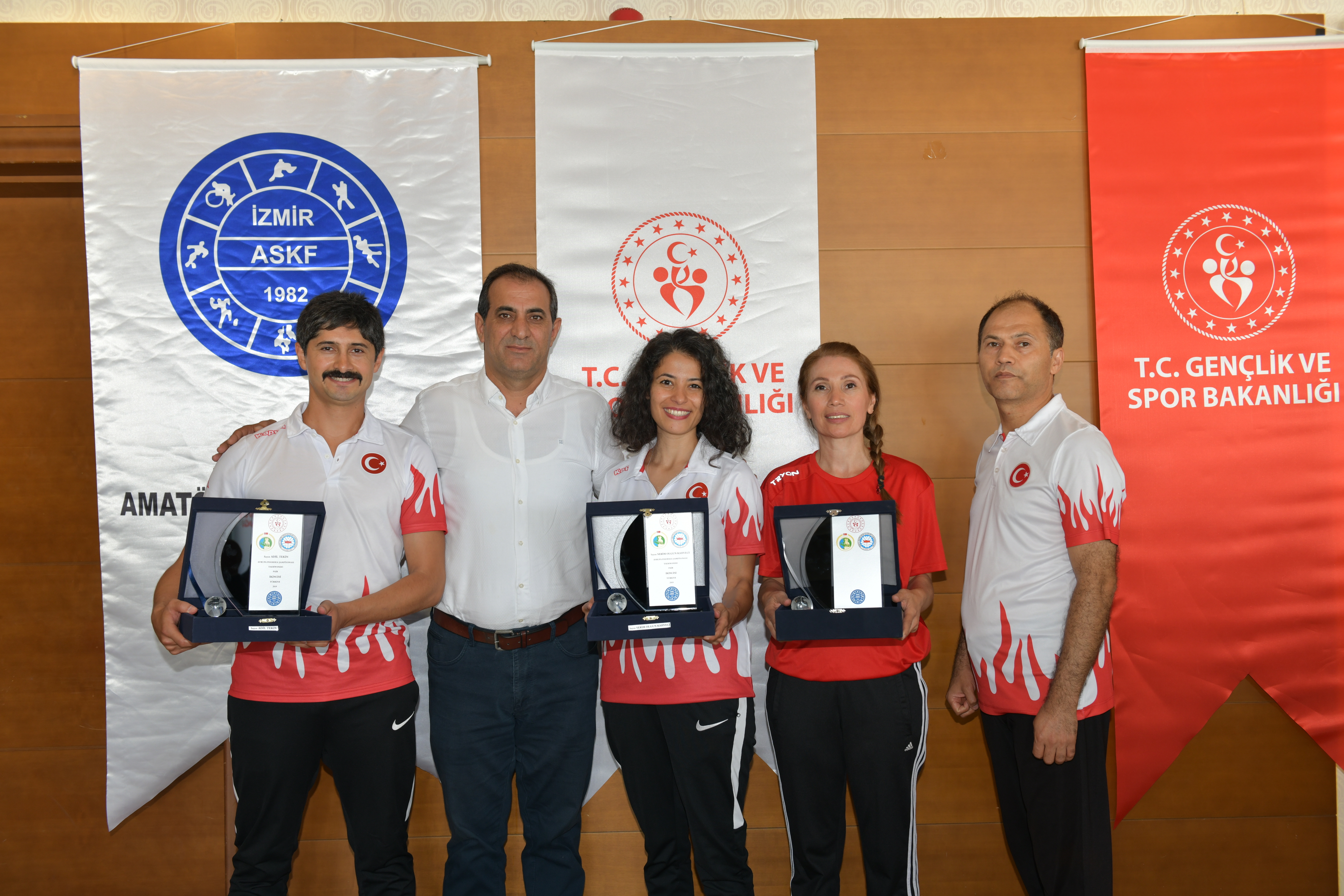 YILIN EN’LERİNDE ÜÇ PLAKET ÇİĞLİ BELEDİYESİ’NE