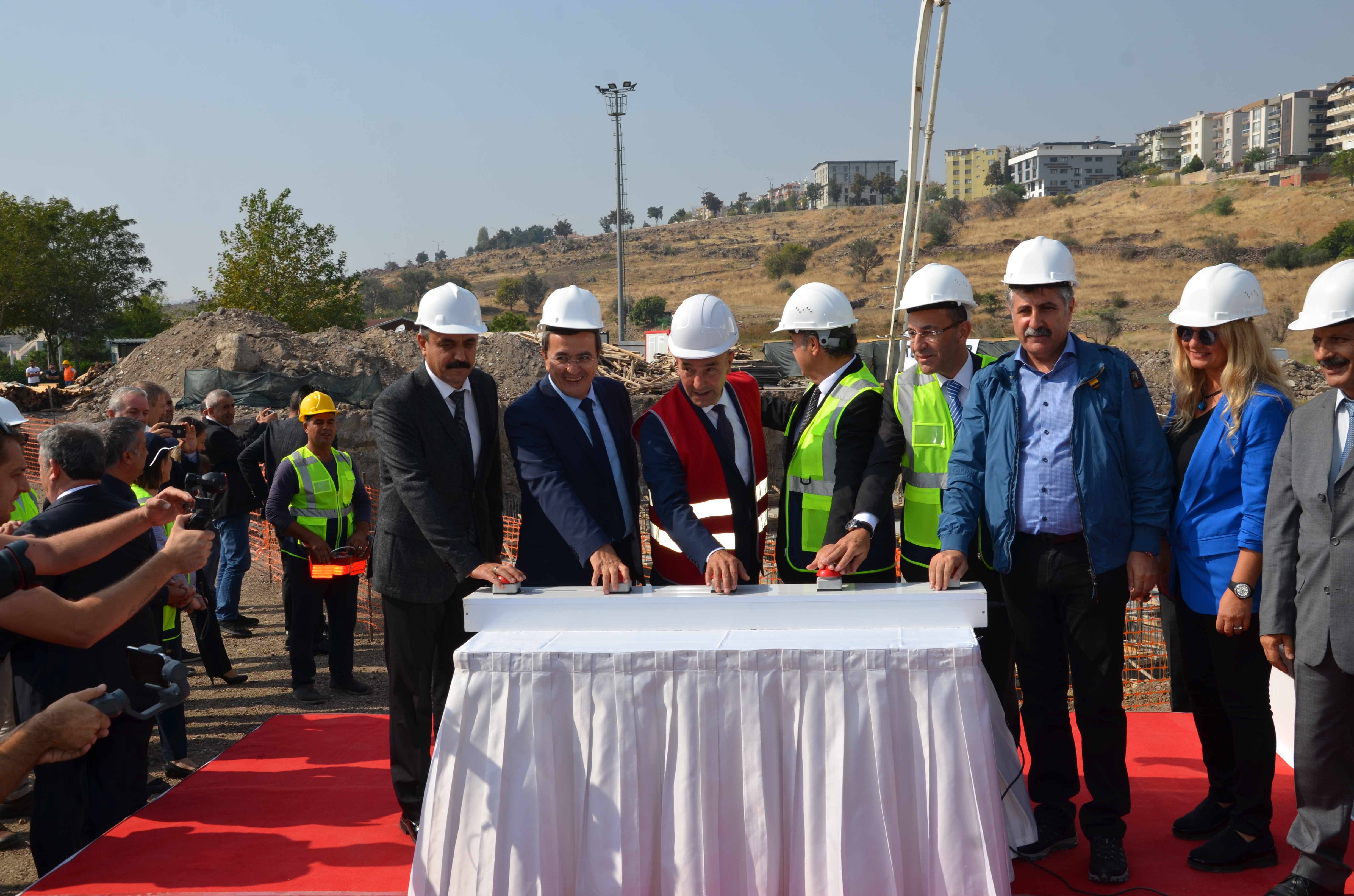 Başkan İduğ'dan Soyer'e destek; ''Tunç Soyer'i izlemeye devam edin''