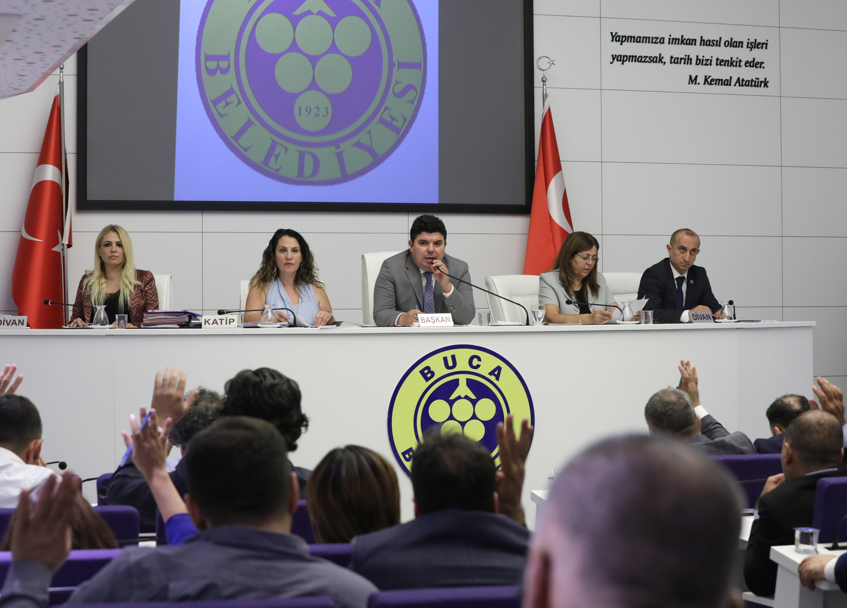 Buca Meclisi cezaevi için tek yürek: “Hizmetin siyaseti olmaz”