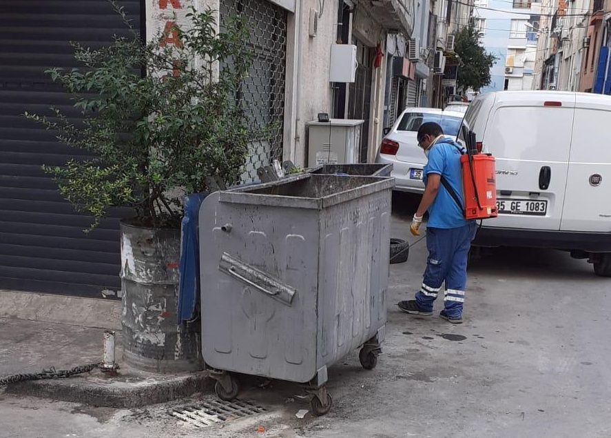 Konak'da temizlik çalışmaları başladı