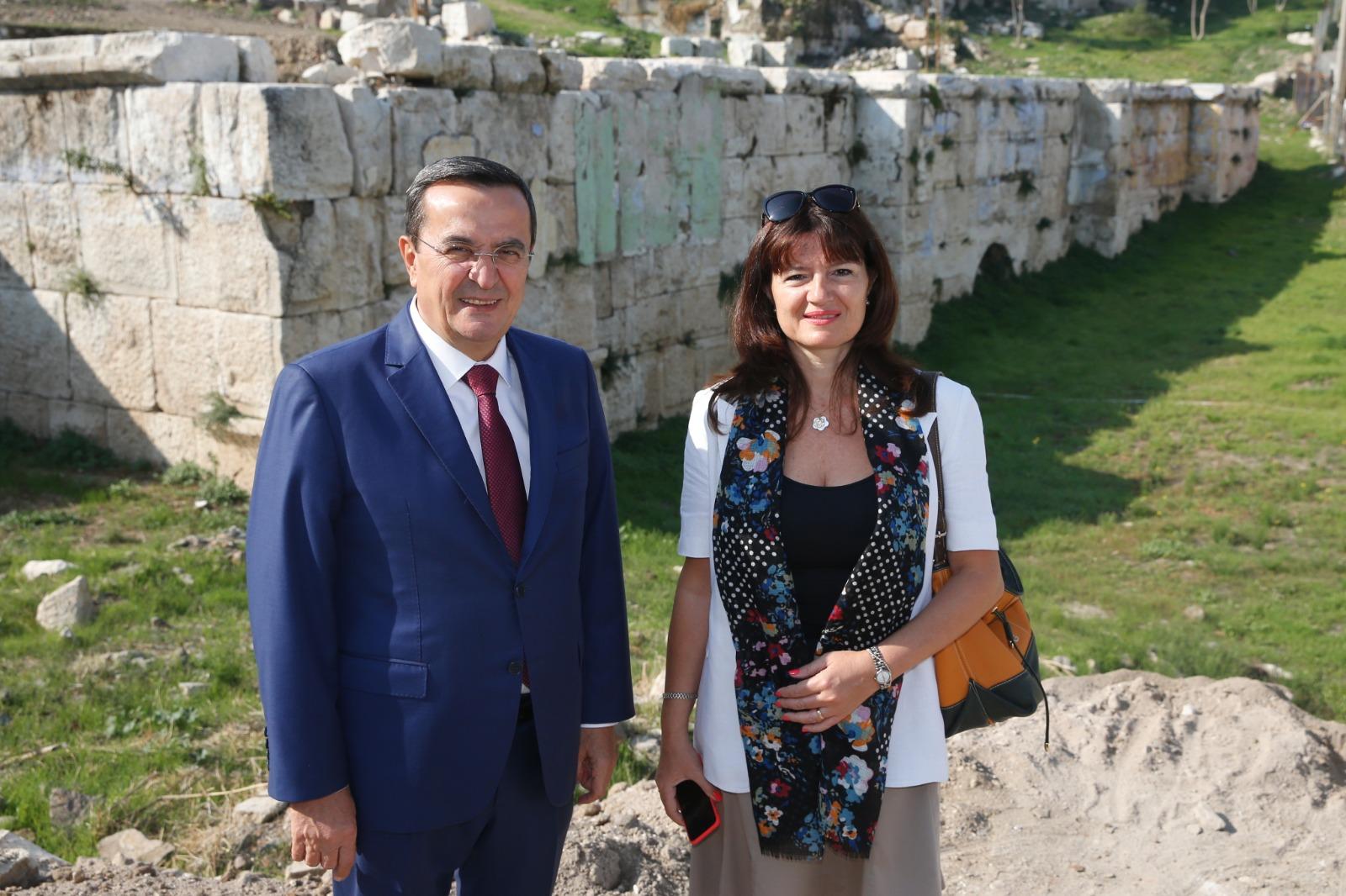 Akdeniz’in yeni antik tiyatrosu Konak’ta doğuyor