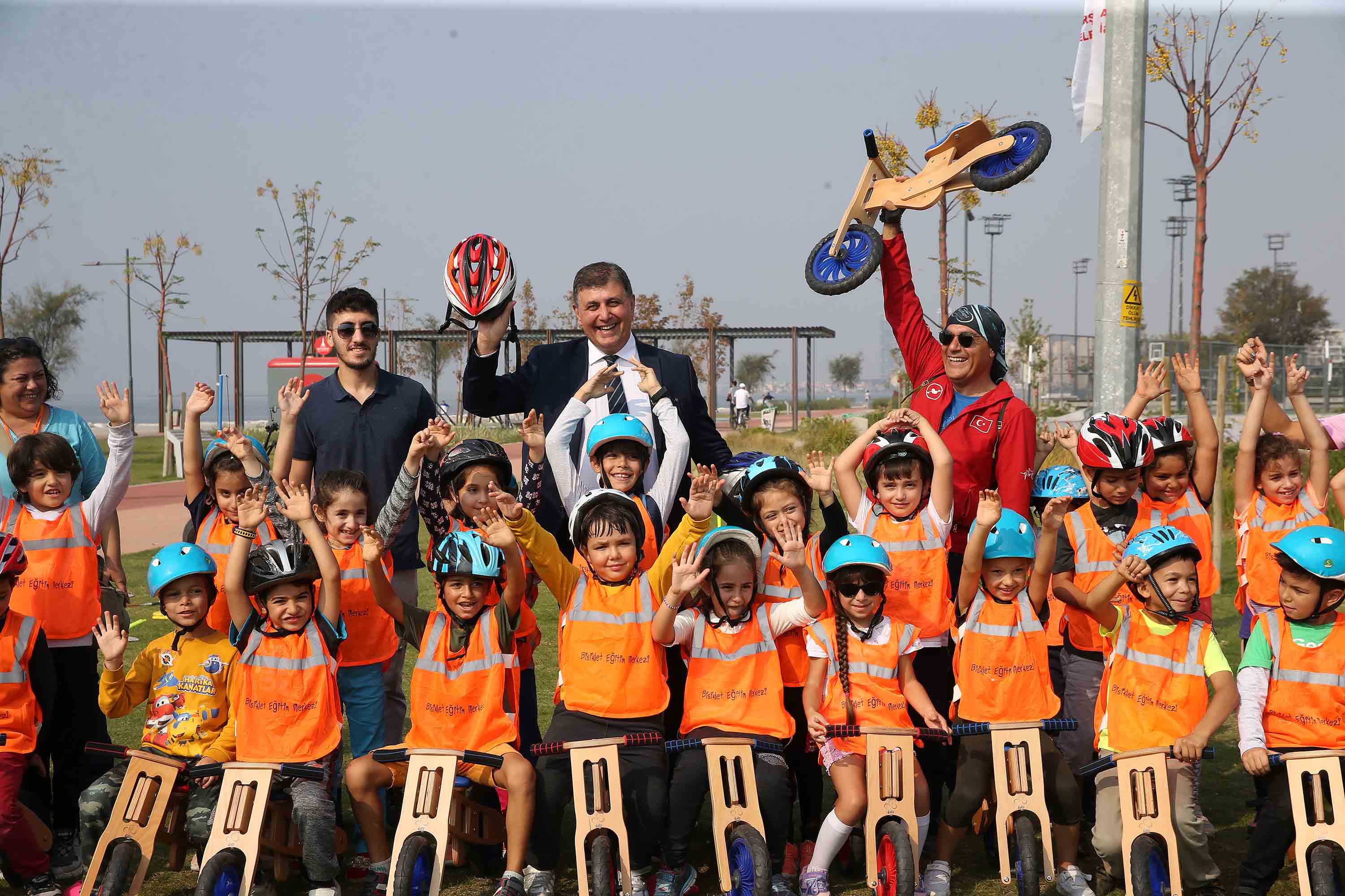 Karşıyaka'da 'Bisi Fest'e yoğun ilgi