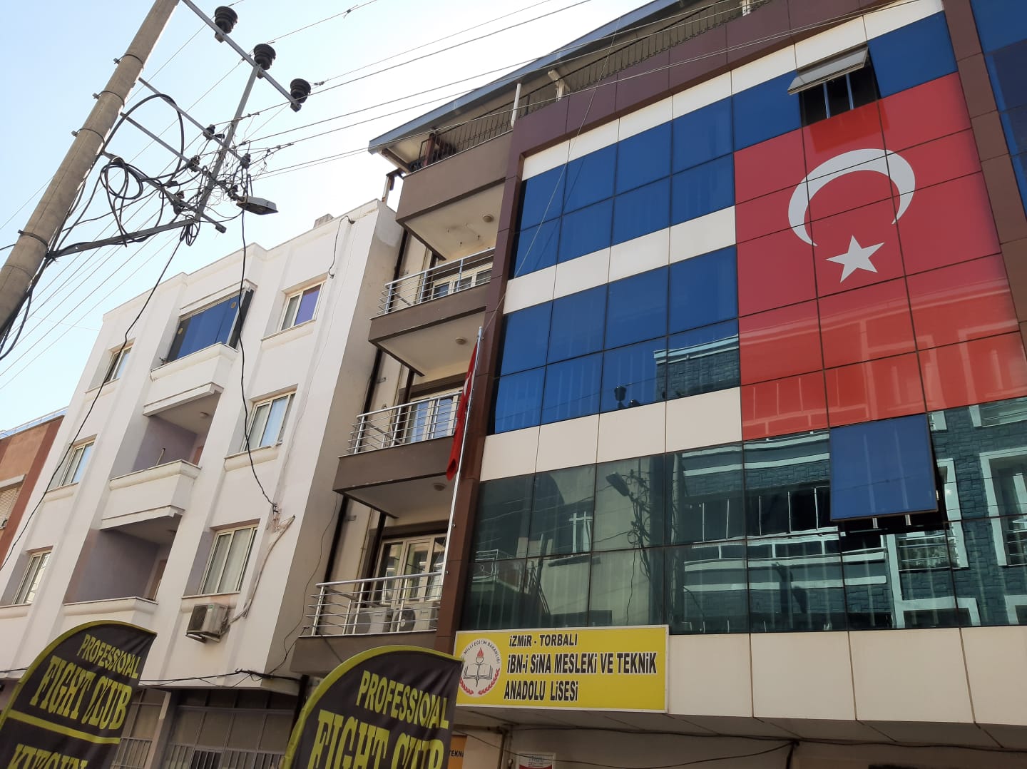 CHP'li Bakan, Fetö'den kalma çürük okul binasını Meclis'e taşıdı