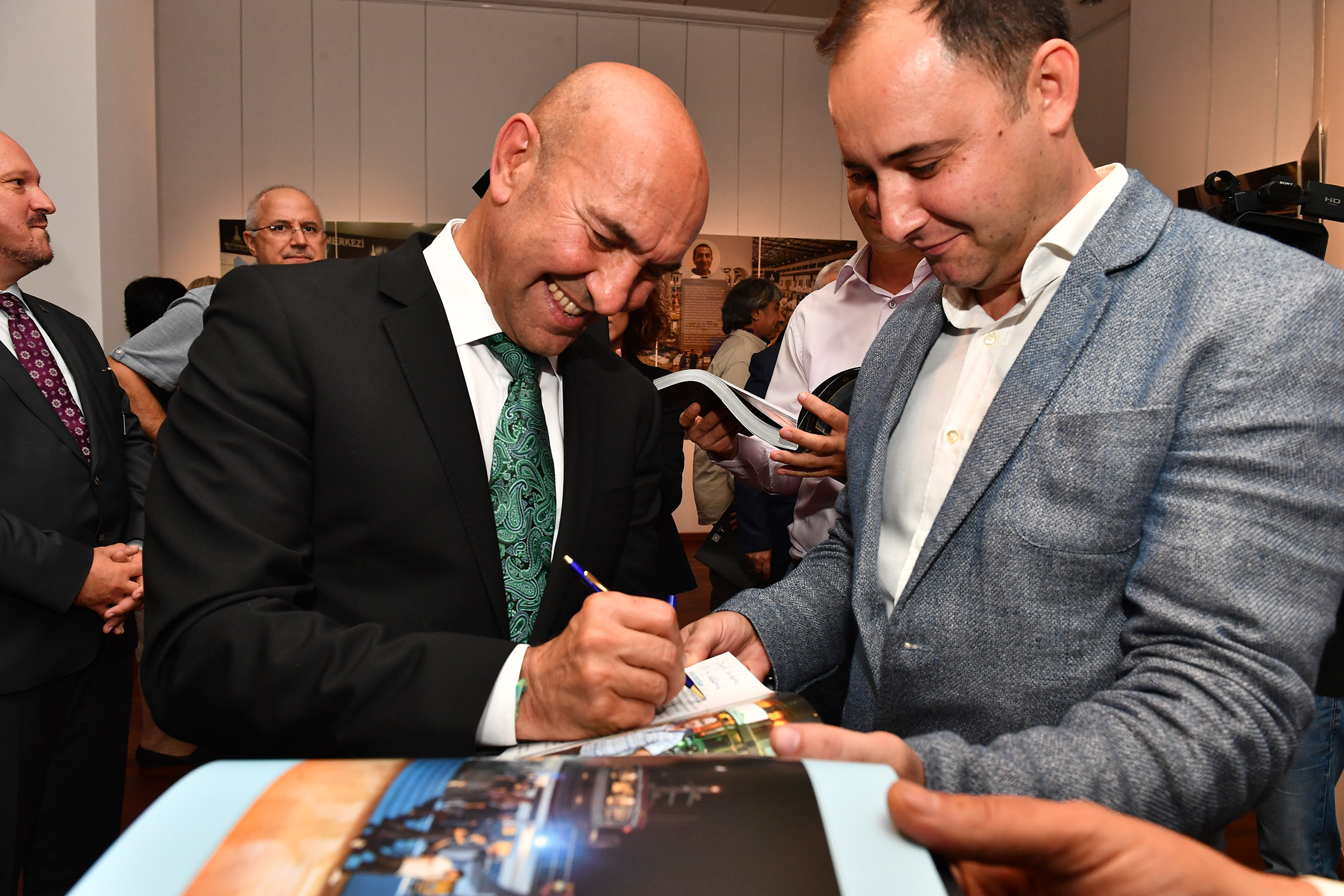 Başkan Soyer'den sergi açılışı