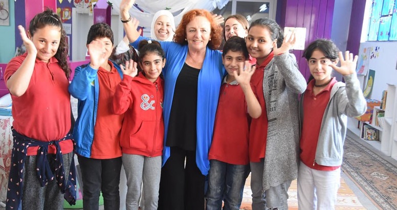 Suriyeli çocukların İrlandalı annesi!