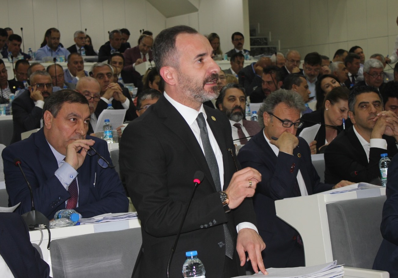 AK Parti'den su kesintisi tepkisi: İzmirli'ye reva mı bu?