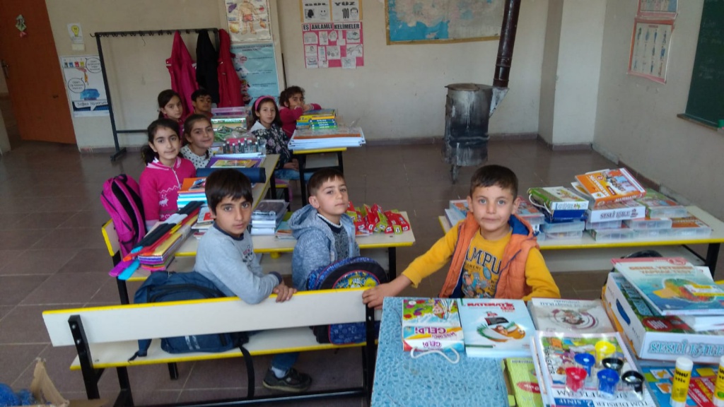 Çiğli'den Elazığ'ın köy okullarına uzanan yardım eli
