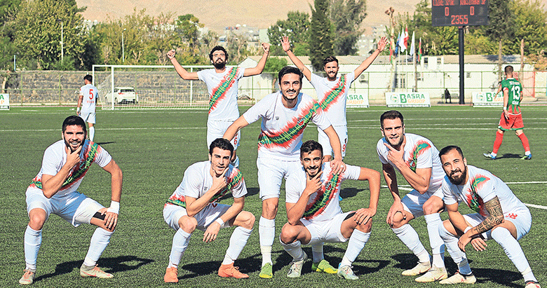 Kaf Kaf'ın gözü zirvede