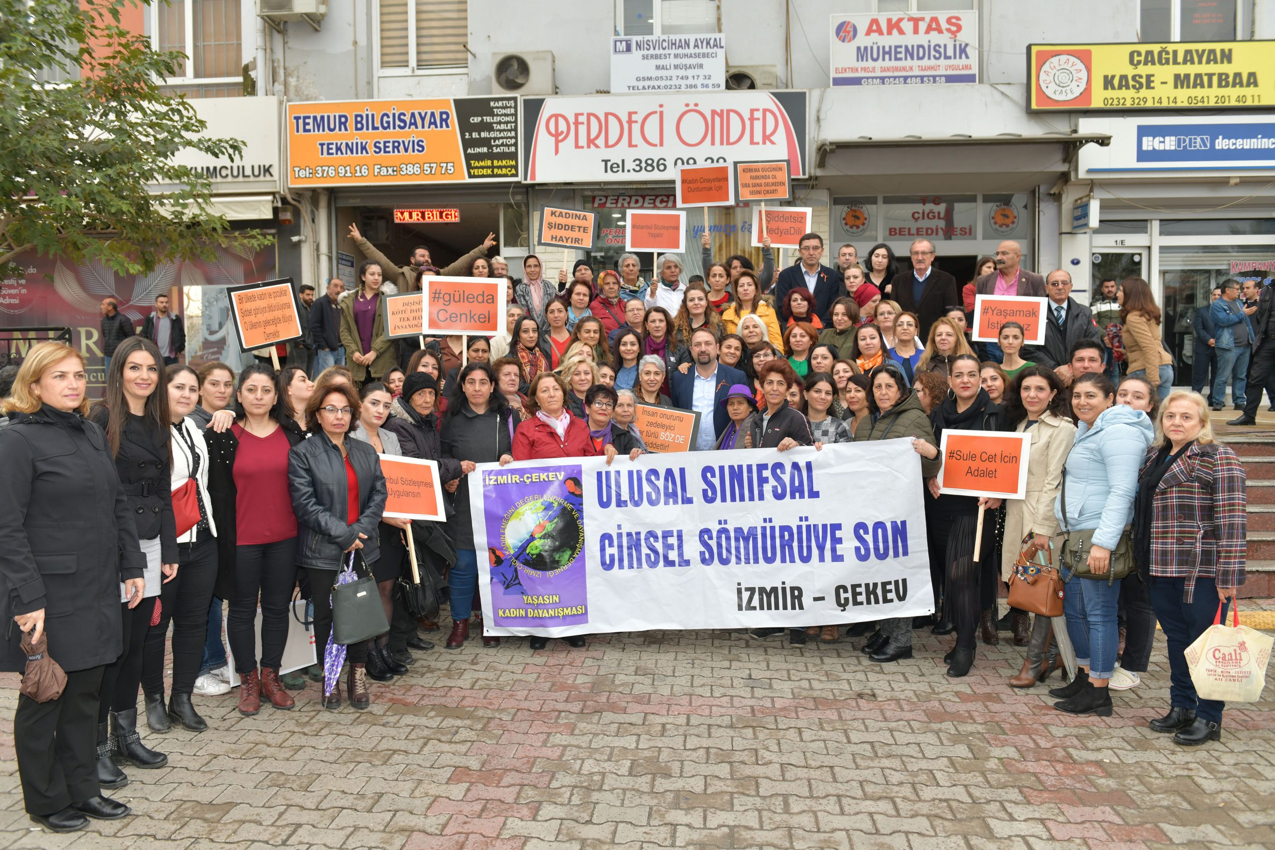 Çiğlili kadınlar 'kadına yönelik şiddete dur dedi