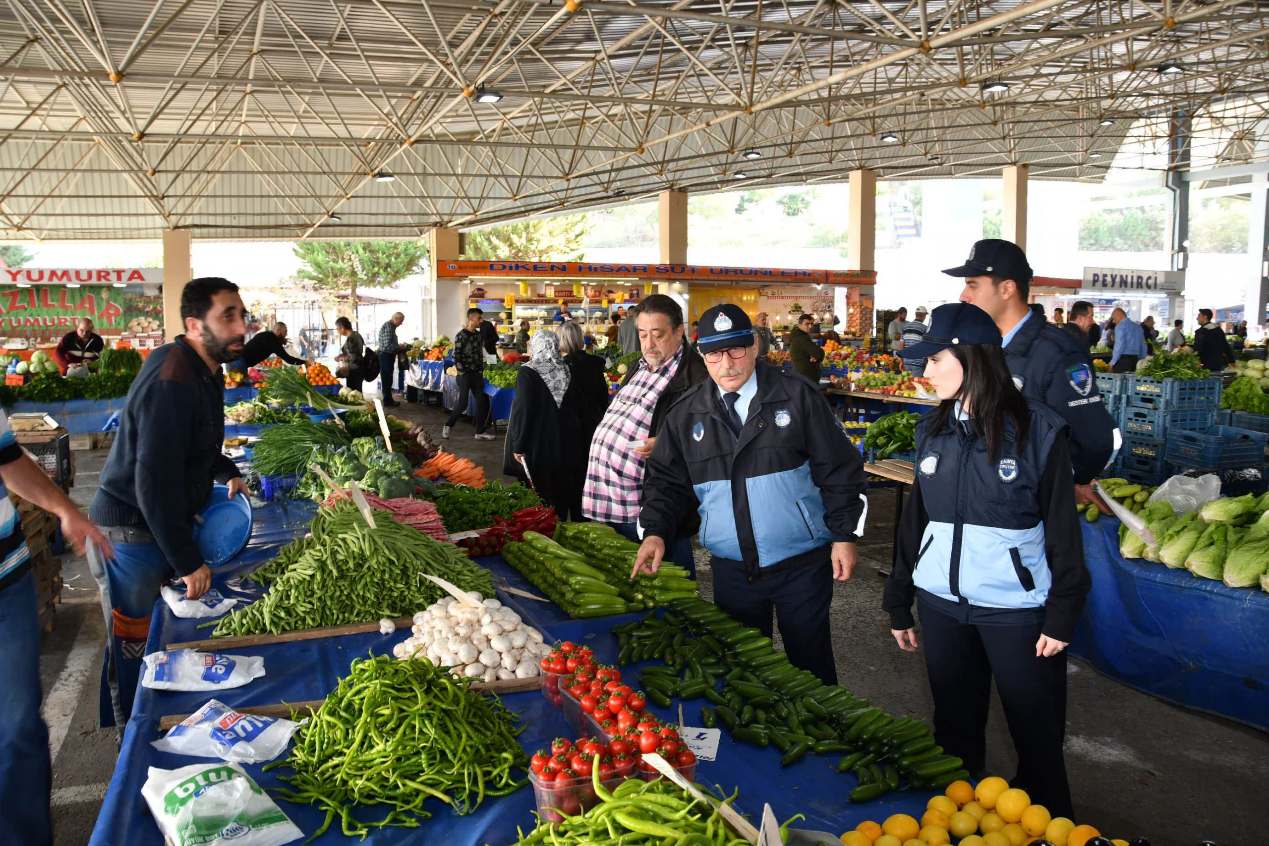 Narlıdere zabıtasından pazar denetimi!