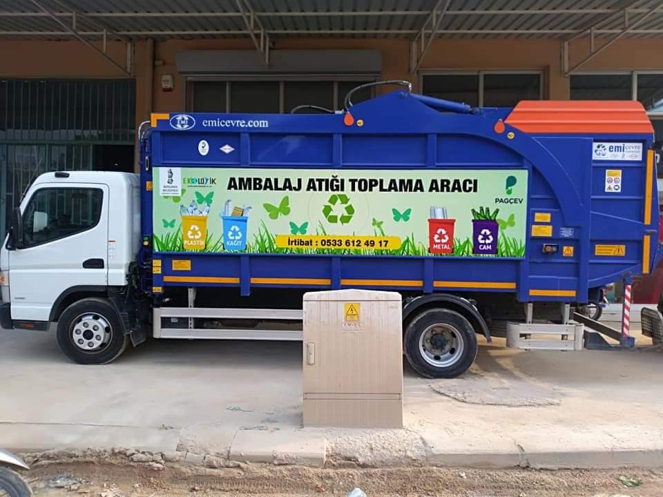 Bergama’da ambalaj atıkları için her köşeye konteyner!