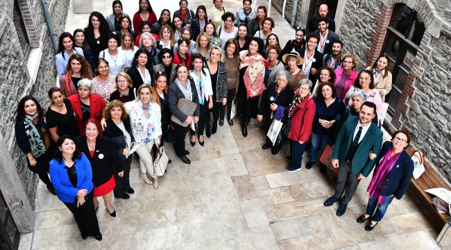 İzmirli kadınlardan ortak mesaj ''Birlikte güçlüyüz''