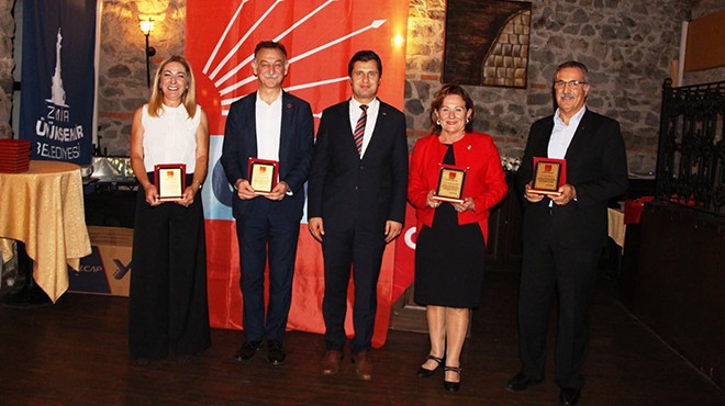 CHP İzmir eğitim ordusunu onurlandırdı