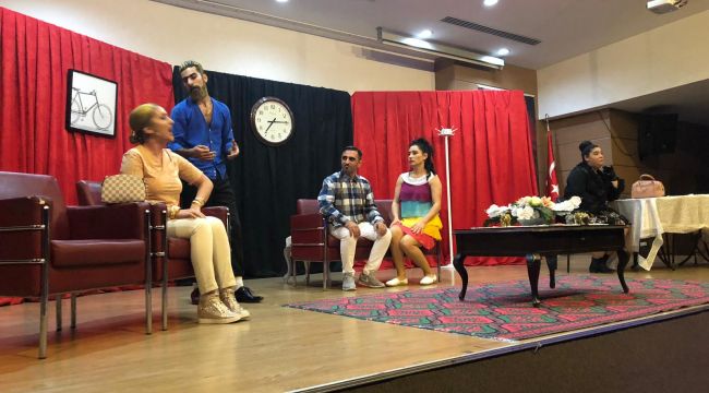 CHP'li gençler eğitim için sahnede