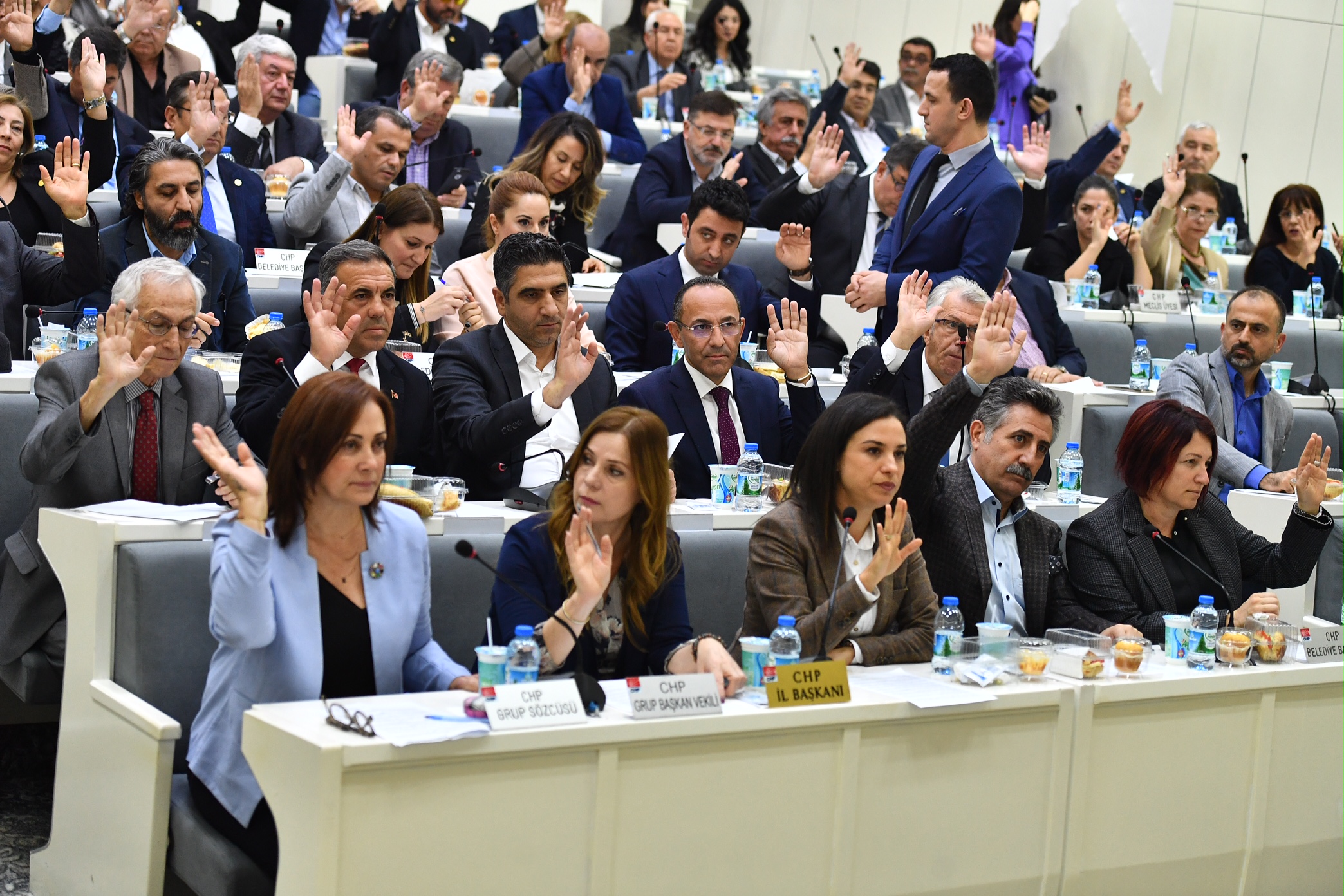 Büyükşehir'de sakin meclis... 6 ilçe belediyesinin bütçesi onaylandı