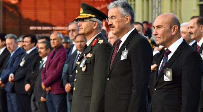 İzmir'de dokuzu beş geçe hayat durdu