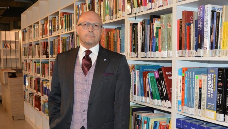 Karşıyaka’da 'Ayın Konuğu' Erol Mütercimler