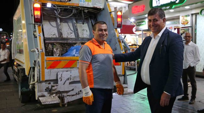 Karşıyaka’da gece gündüz çöp mesaisi
