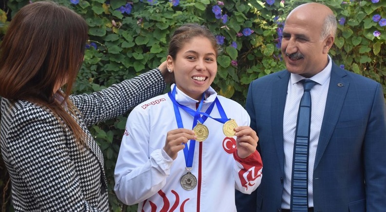 Otizmli Şevval, şampiyonluğu ile örnek oldu