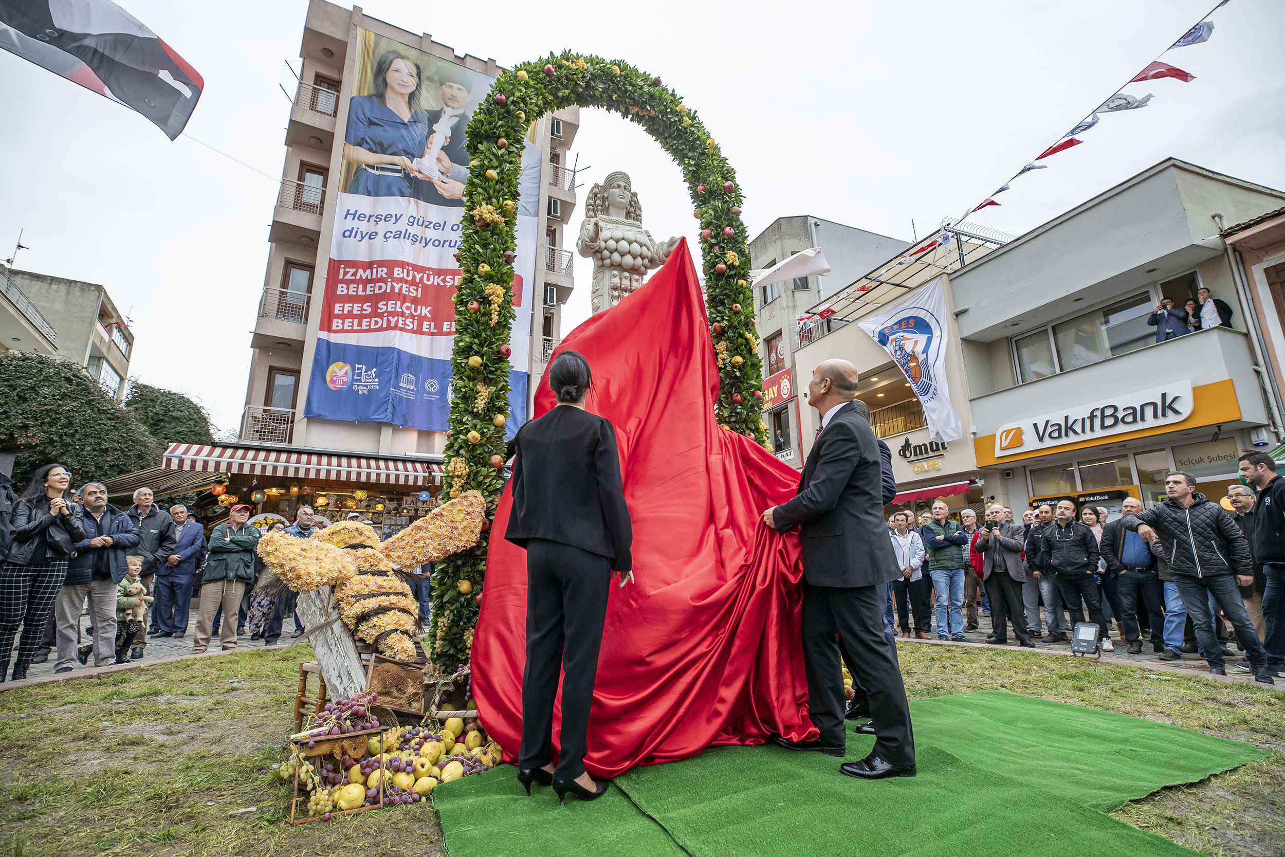 Başkan Soyer’den Selçuk’ta 5 farklı açılış… Artemis heykeli 20 yıl aradan sonra aynı yerde