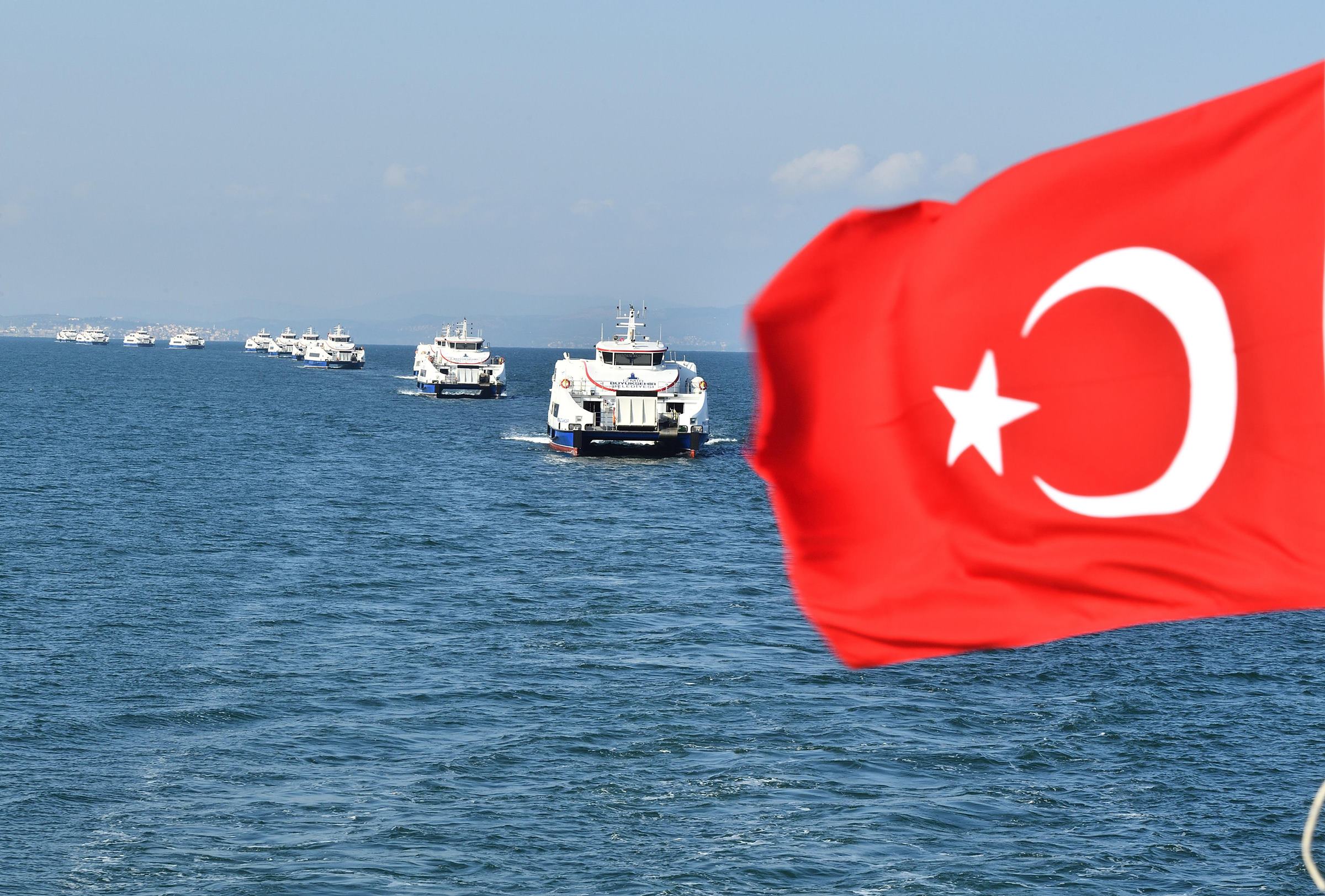 Türkiye'nin en genç gemi filosu İZDENİZ'den rekor