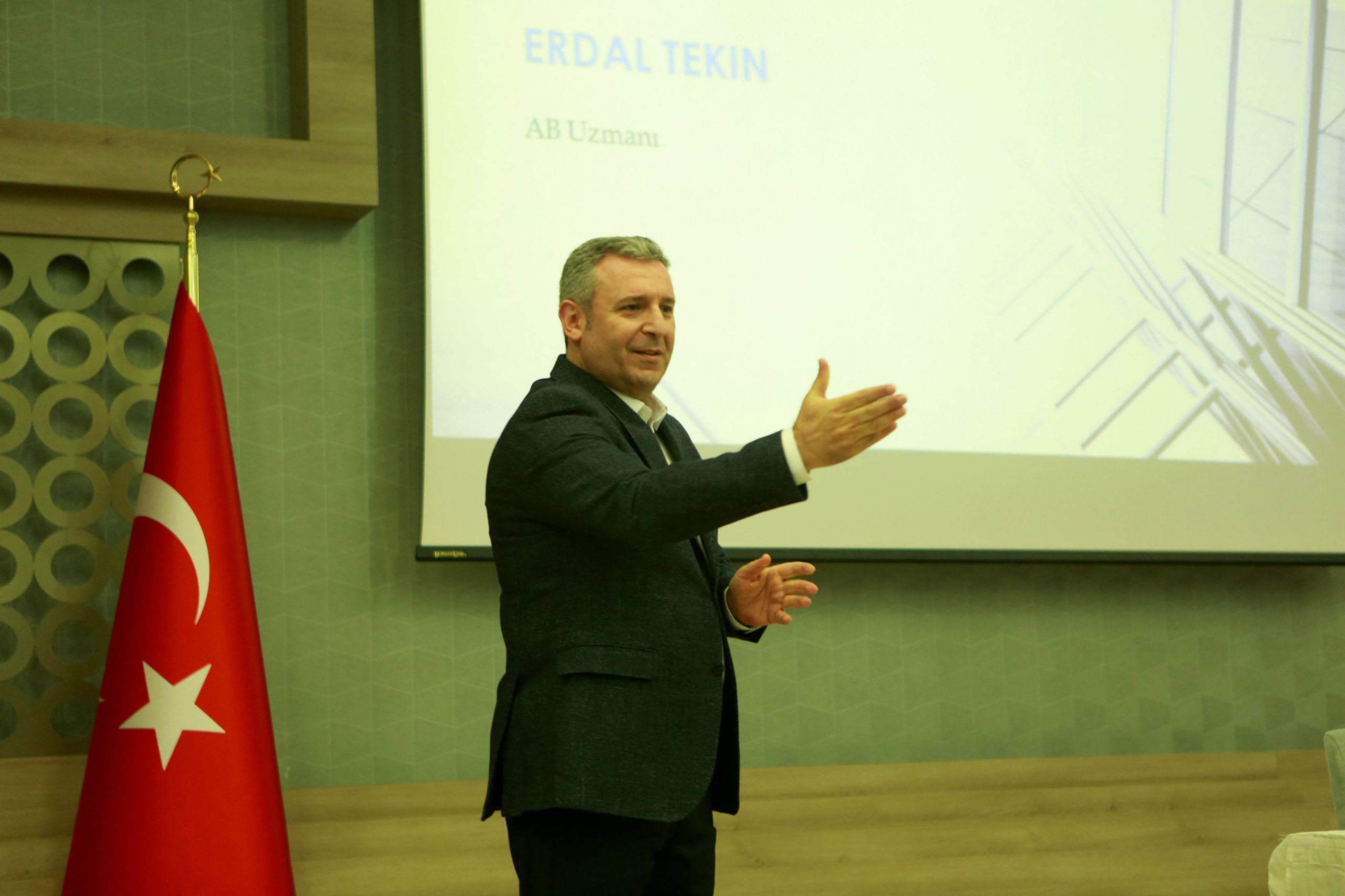 Bornova Belediyesi'nden 5 Aralık'a özel söyleşi ve sergi