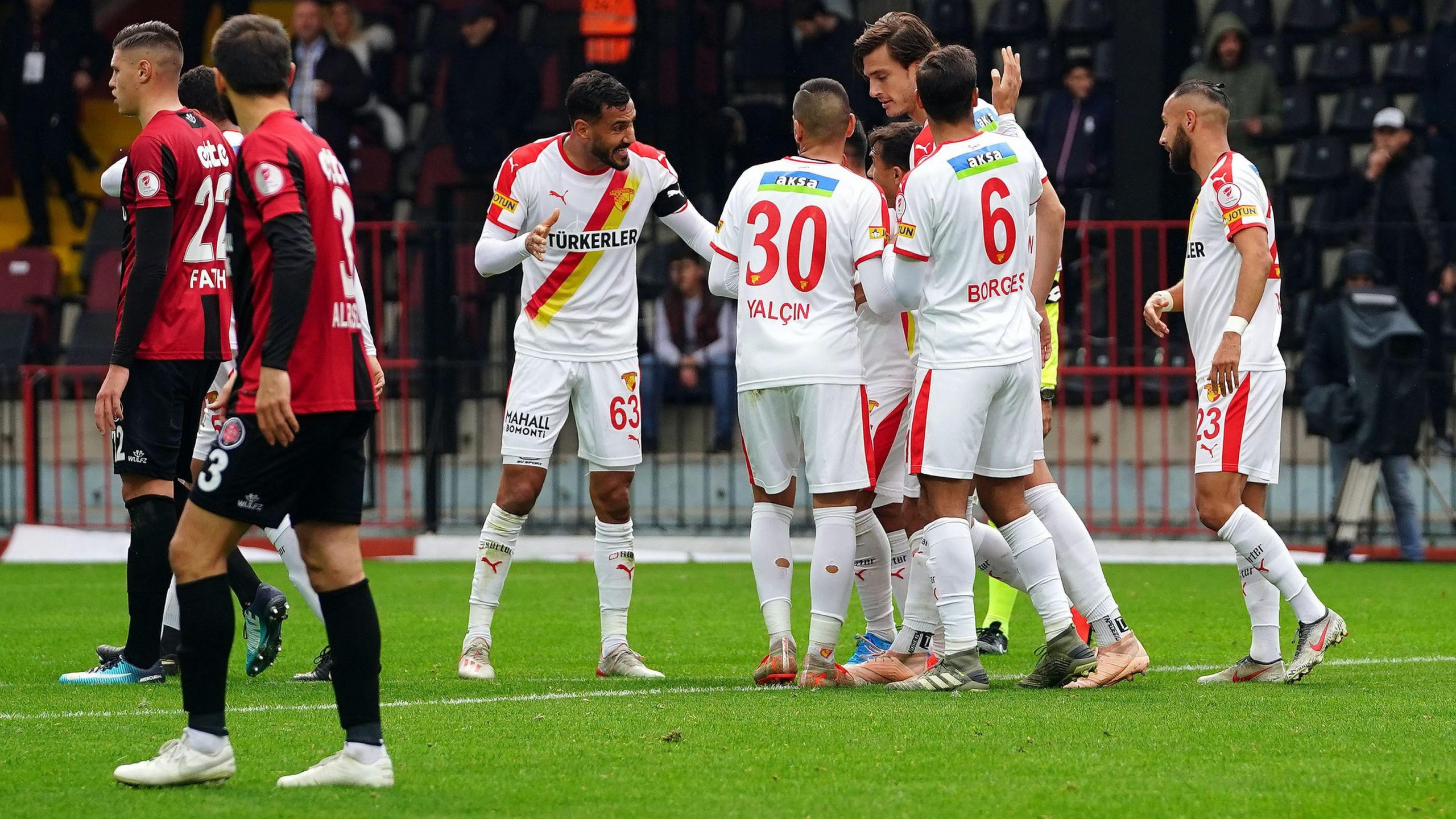 Göz Göz, avantajı kaptı