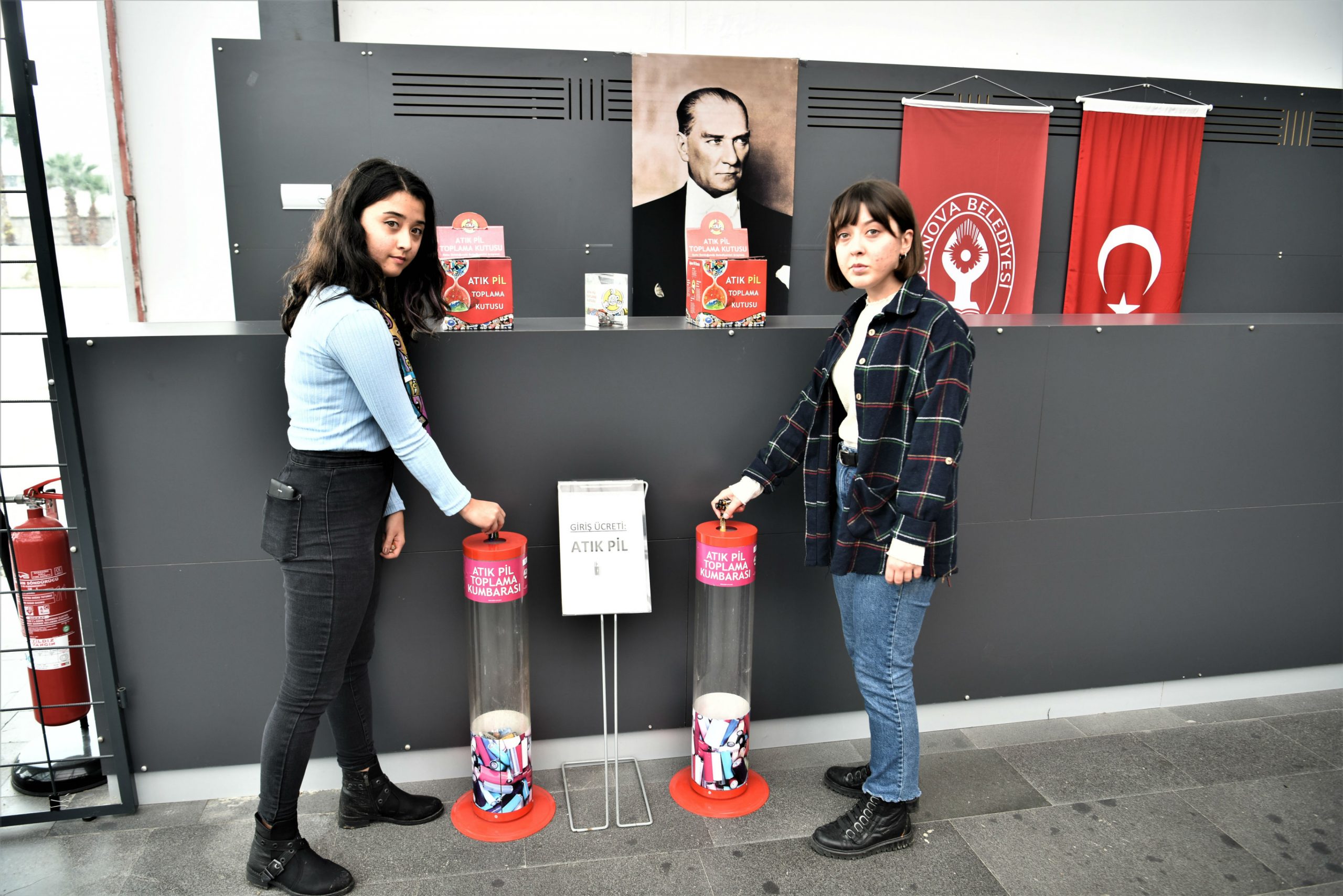 Bornova'da atık pil getiren tarih yolculuğuna çıkıyor