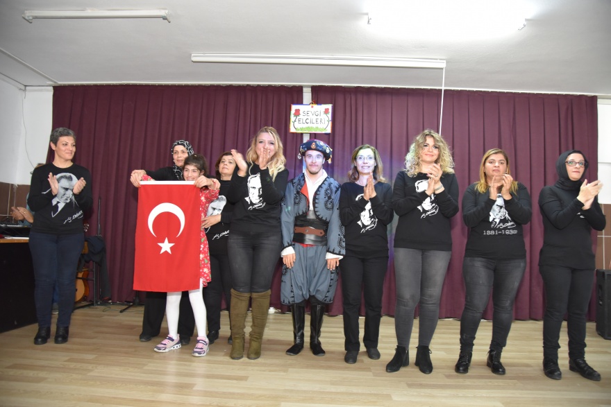 Karşıyaka'da anneler özel çocukları için oynadı